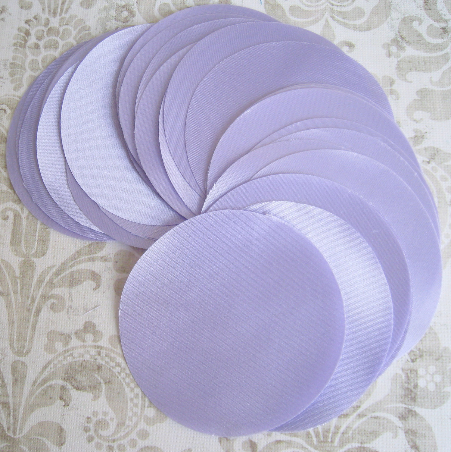 30 Pcs 3 Inches Hand Cut Fabric Circles Lilac Bridal Satin on Luulla